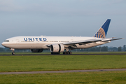 United Airlines Boeing 777-224(ER) (N78009) at  Amsterdam - Schiphol, Netherlands