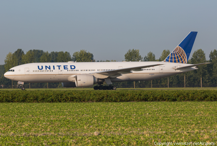 United Airlines Boeing 777-224(ER) (N78009) | Photo 428400