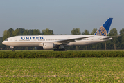 United Airlines Boeing 777-224(ER) (N78009) at  Amsterdam - Schiphol, Netherlands