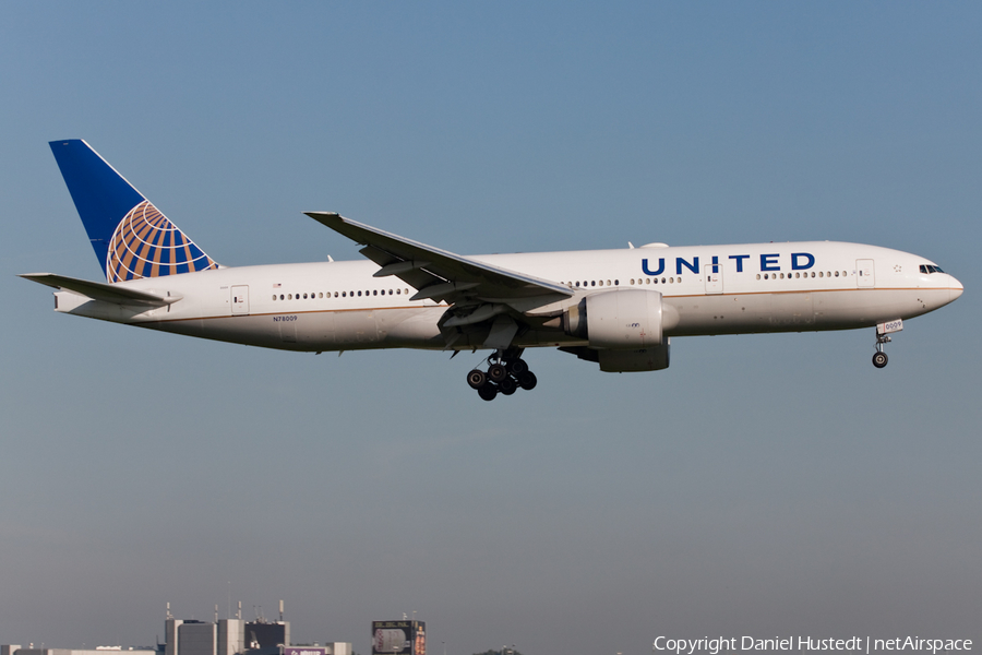 United Airlines Boeing 777-224(ER) (N78009) | Photo 453247