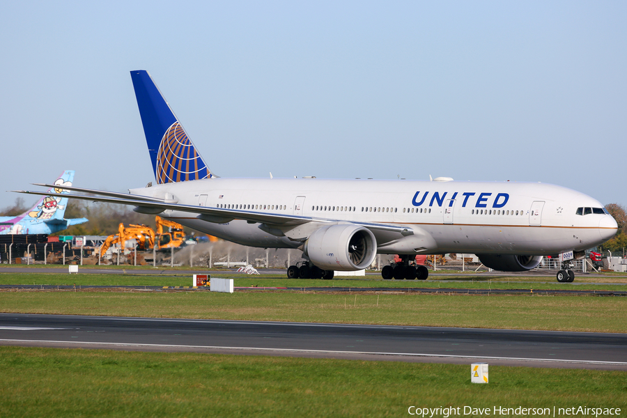 United Airlines Boeing 777-224(ER) (N78009) | Photo 149545