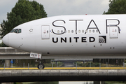 United Airlines Boeing 777-224(ER) (N78017) at  Amsterdam - Schiphol, Netherlands