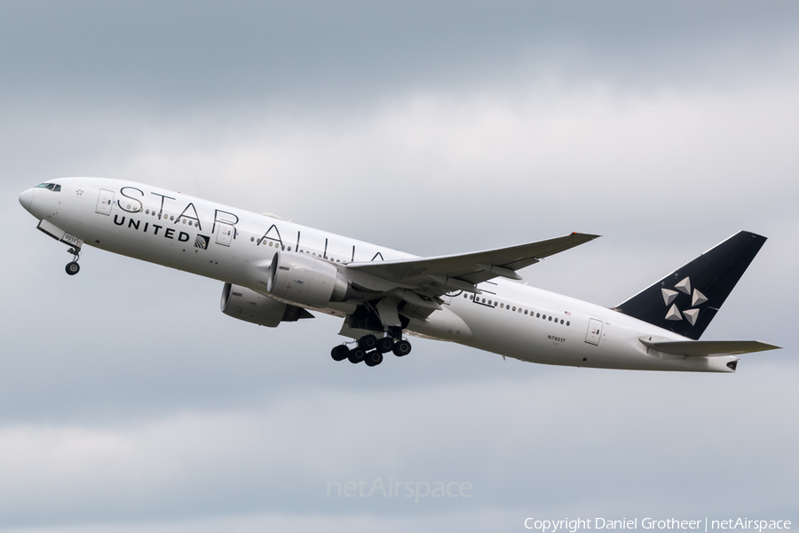 United Airlines Boeing 777-224(ER) (N78017) | Photo 135988