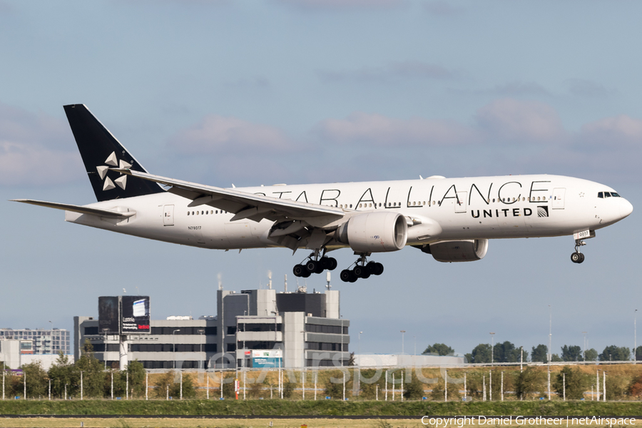 United Airlines Boeing 777-224(ER) (N78017) | Photo 255829
