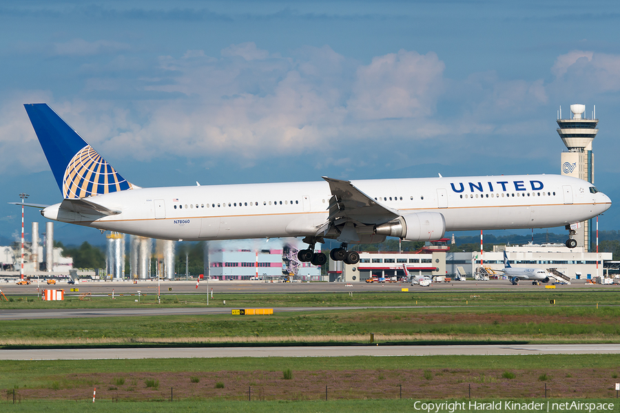 United Airlines Boeing 767-424(ER) (N78060) | Photo 292655