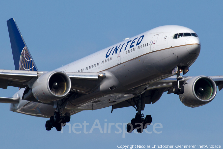 United Airlines Boeing 777-222 (N781UA) | Photo 158769