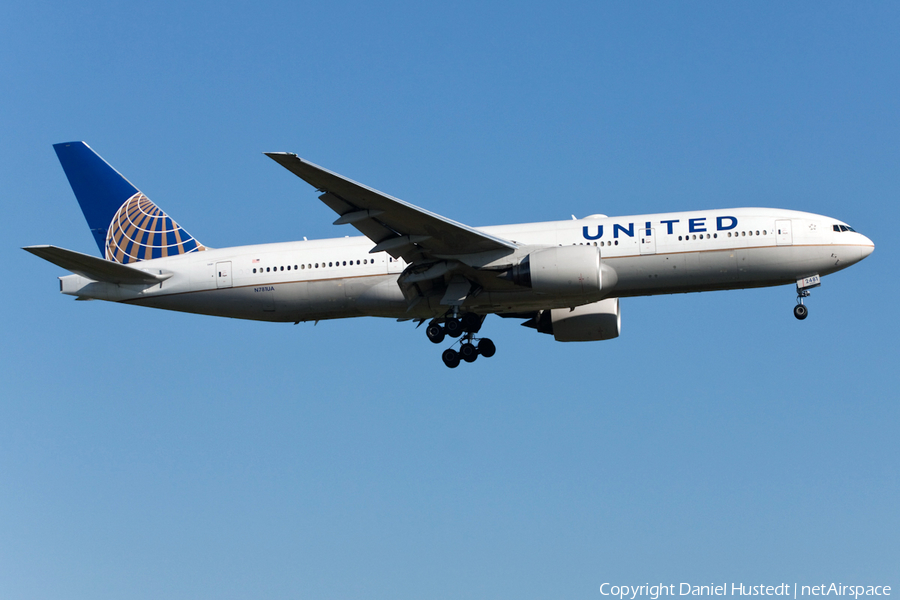United Airlines Boeing 777-222 (N781UA) | Photo 494824