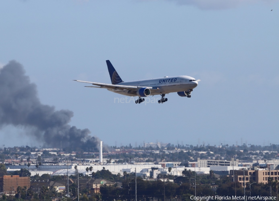 United Airlines Boeing 777-222 (N781UA) | Photo 615319