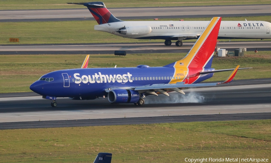 Southwest Airlines Boeing 737-7CT (N7821L) | Photo 355572