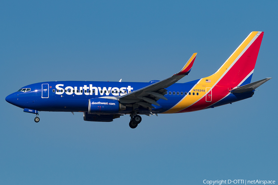 Southwest Airlines Boeing 737-7BK (N7824A) | Photo 143998