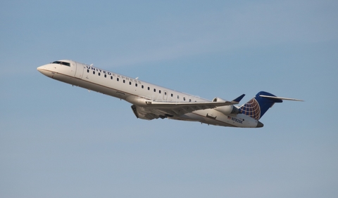 United Express (SkyWest Airlines) Bombardier CRJ-701ER (N782SK) at  Los Angeles - International, United States