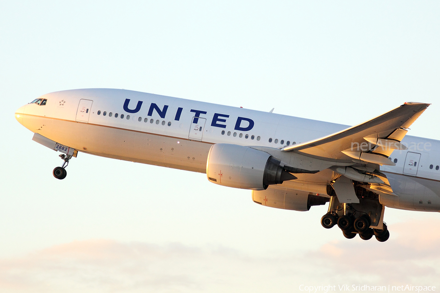 United Airlines Boeing 777-222(ER) (N782UA) | Photo 12871