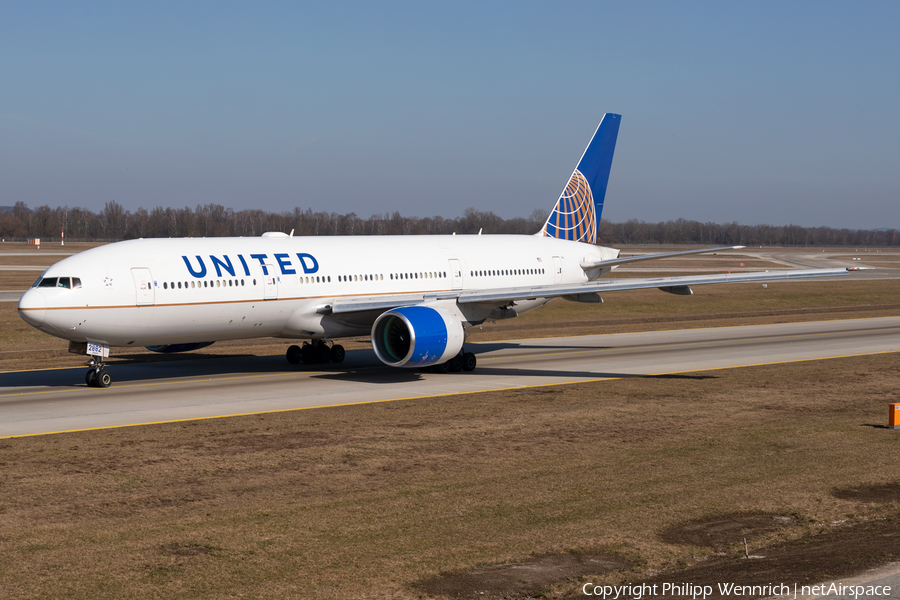 United Airlines Boeing 777-222(ER) (N782UA) | Photo 563918