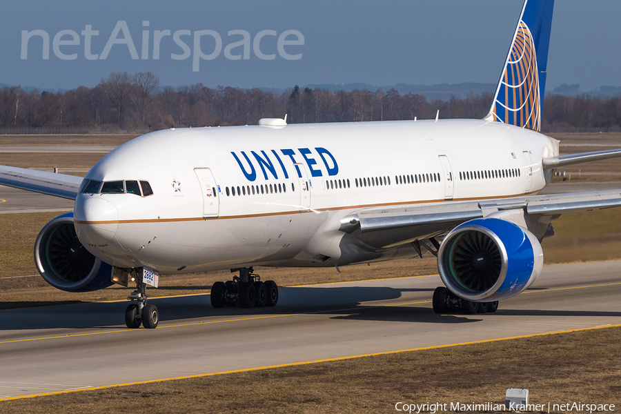 United Airlines Boeing 777-222(ER) (N782UA) | Photo 603427