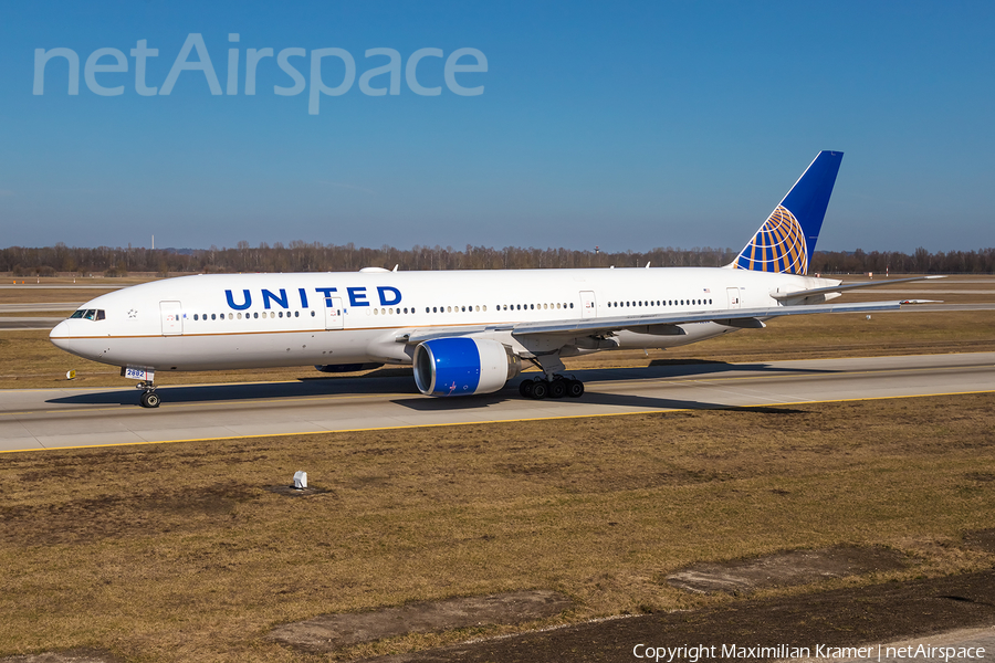 United Airlines Boeing 777-222(ER) (N782UA) | Photo 603428