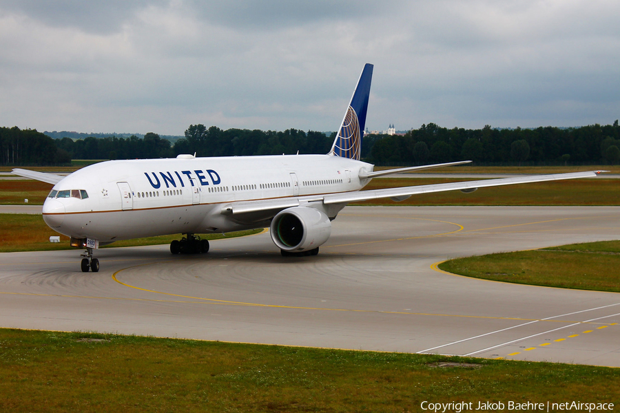 United Airlines Boeing 777-222(ER) (N783UA) | Photo 176911