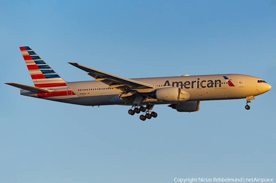 American Airlines Boeing 777-223(ER) (N784AN) | Photo 680954