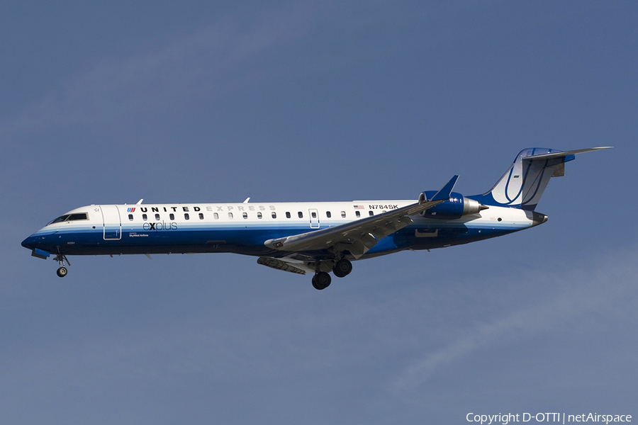 United Express (SkyWest Airlines) Bombardier CRJ-701ER (N784SK) | Photo 279728
