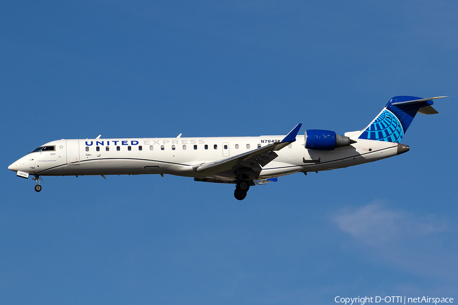 United Express (SkyWest Airlines) Bombardier CRJ-701ER (N784SK) | Photo 566643