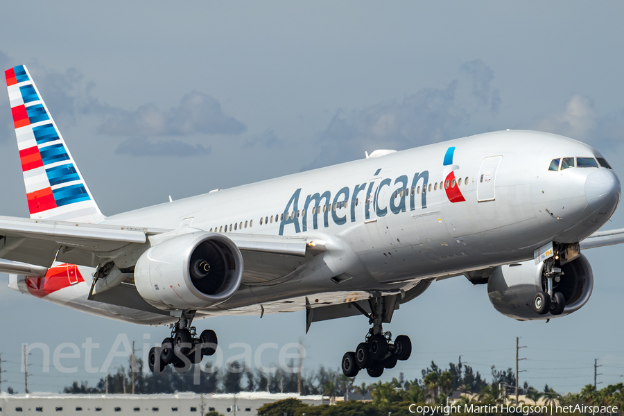 American Airlines Boeing 777-223(ER) (N785AN) | Photo 327701