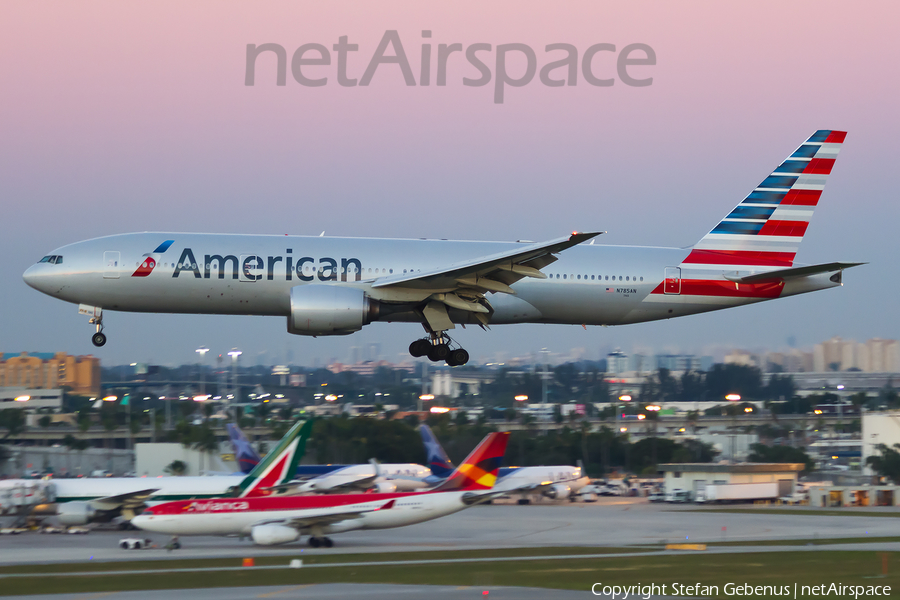 American Airlines Boeing 777-223(ER) (N785AN) | Photo 37978