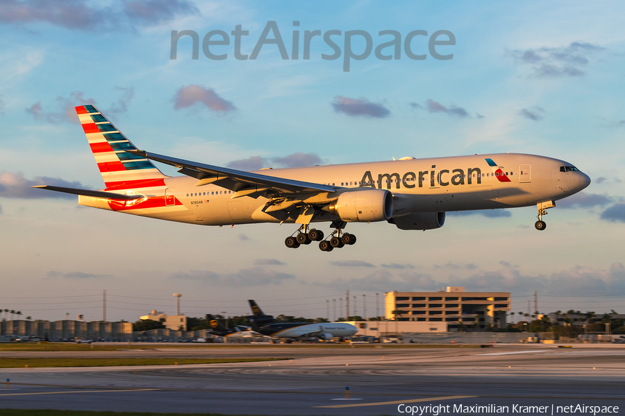 American Airlines Boeing 777-223(ER) (N785AN) | Photo 603180