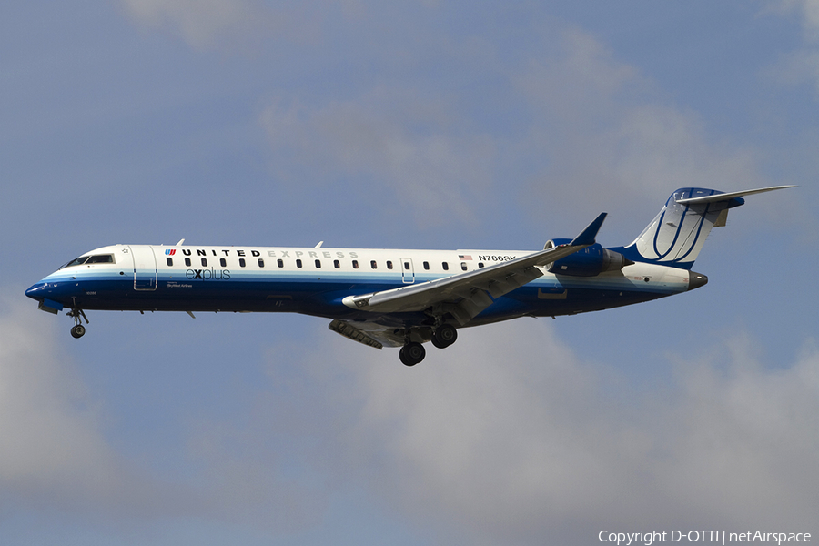 United Express (SkyWest Airlines) Bombardier CRJ-702ER (N786SK) | Photo 339487