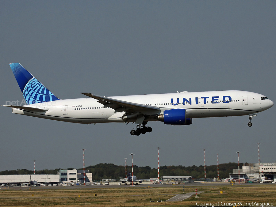 United Airlines Boeing 777-222(ER) (N787UA) | Photo 538400