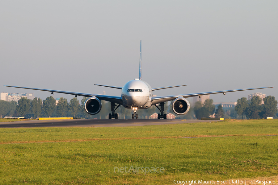 United Airlines Boeing 777-224(ER) (N79011) | Photo 125184