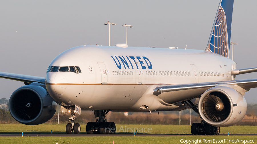 United Airlines Boeing 777-224(ER) (N79011) | Photo 125688