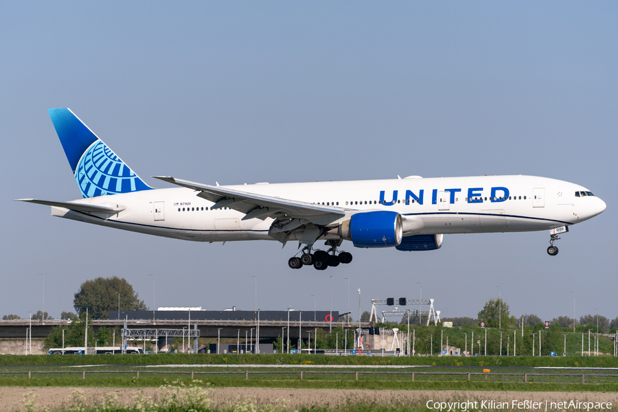 United Airlines Boeing 777-224(ER) (N79011) | Photo 680366