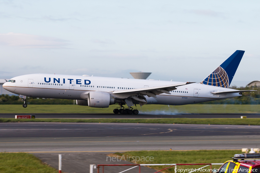 United Airlines Boeing 777-224(ER) (N79011) | Photo 162289