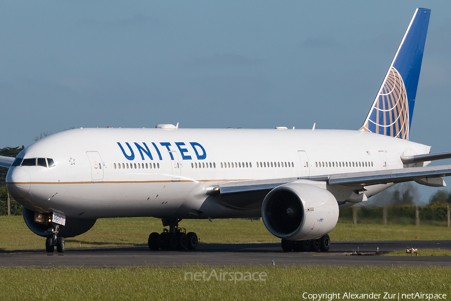 United Airlines Boeing 777-224(ER) (N79011) | Photo 385047