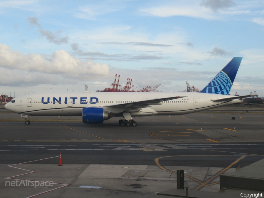 United Airlines Boeing 777-224(ER) (N79011) | Photo 472909