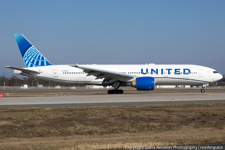 United Airlines Boeing 777-224(ER) (N79011) | Photo 502447