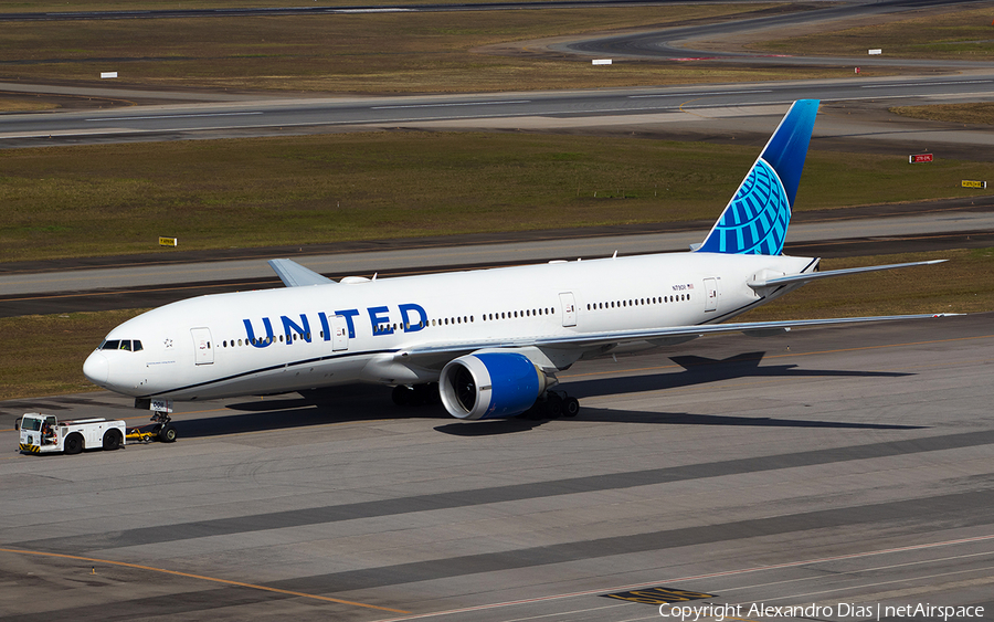 United Airlines Boeing 777-224(ER) (N79011) | Photo 519918