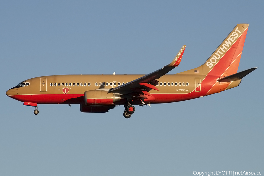 Southwest Airlines Boeing 737-7H4 (N790SW) | Photo 178975