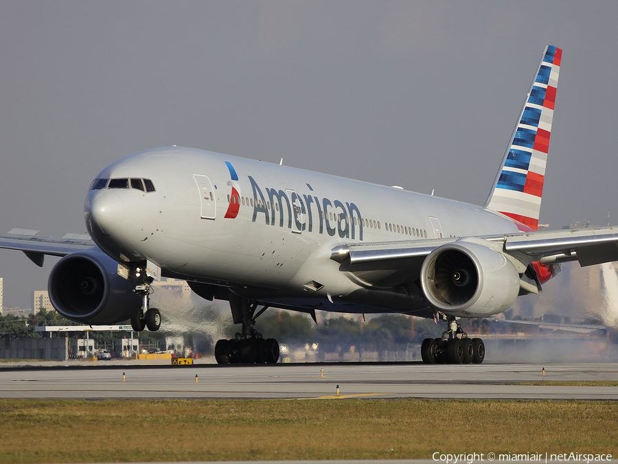 American Airlines Boeing 777-223(ER) (N792AN) | Photo 147084