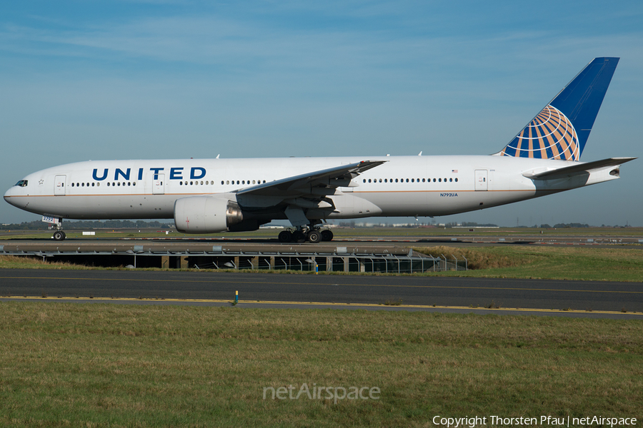 United Airlines Boeing 777-222(ER) (N792UA) | Photo 62694