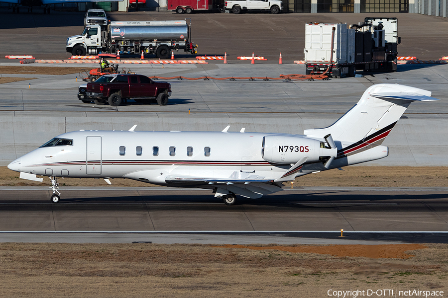 NetJets Bombardier BD-100-1A10 Challenger 350 (N793QS) | Photo 680312