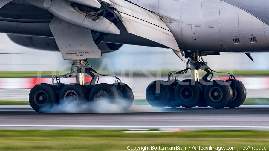 United Airlines Boeing 777-222(ER) (N794UA) | Photo 164835