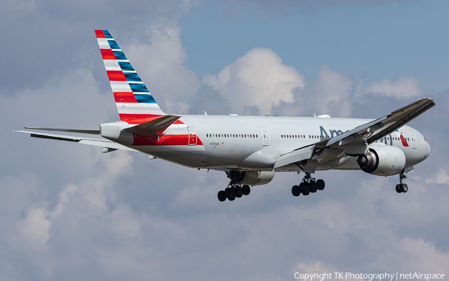 American Airlines Boeing 777-223(ER) (N795AN) | Photo 449586