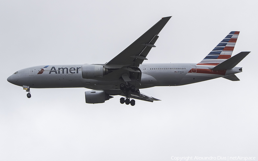 American Airlines Boeing 777-223(ER) (N795AN) | Photo 626529