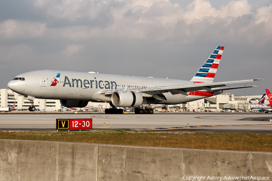 American Airlines Boeing 777-223(ER) (N795AN) | Photo 187944