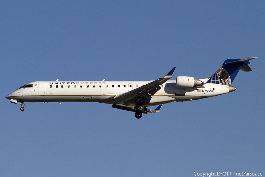 United Express (SkyWest Airlines) Bombardier CRJ-702ER (N795SK) | Photo 467427