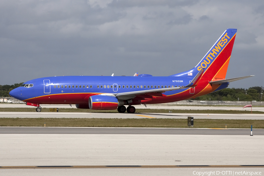 Southwest Airlines Boeing 737-7H4 (N795SW) | Photo 422594