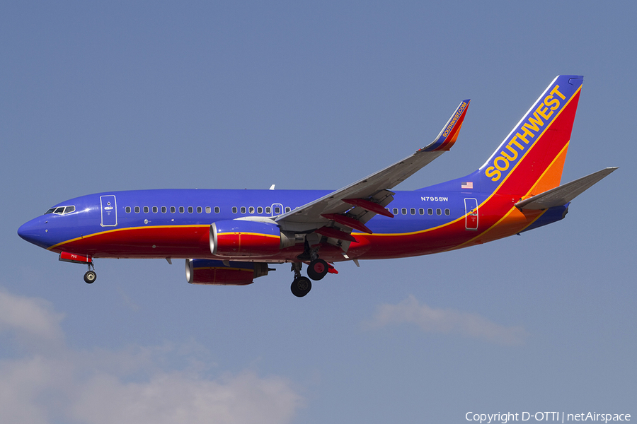 Southwest Airlines Boeing 737-7H4 (N795SW) | Photo 338382