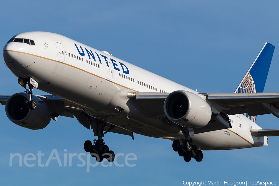 United Airlines Boeing 777-222(ER) (N795UA) | Photo 130254