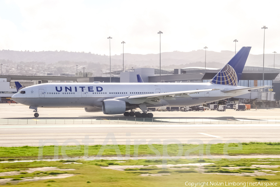 United Airlines Boeing 777-222(ER) (N795UA) | Photo 427944