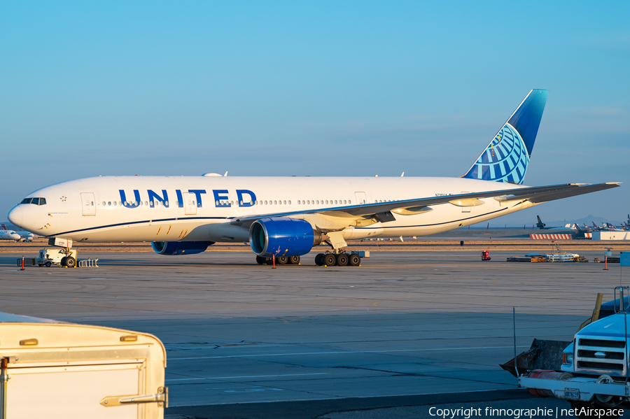United Airlines Boeing 777-222(ER) (N795UA) | Photo 663463